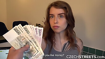 Paja Pov Y Disparo De Dinero En Video De Czech Streets