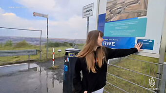 Rencontre Pov En Plein Air Avec Une Adolescente Allemande Et Les Autorités